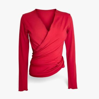 Prachtig dieprood handgemaakt wikkelvest voor dames met een verfijnd silhouet, ontworpen door Claudia Träumer van Atelier CLA