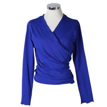 Prachtig koningsblauw handgemaakt wikkelvest voor dames. Ontworpen door Claudia Träumer van Atelier CLAU-D, afgewerkt met een
