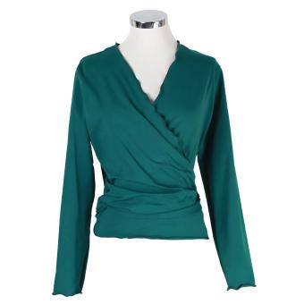 legant handgemaakt zachtgroen wikkelvest voor dames, ontworpen door Atelier CLAU-D, afgewerkt met een verfijnd lockrandje.