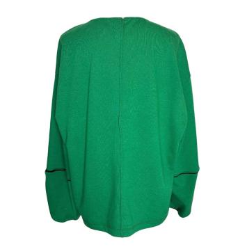 Achteraanzicht van de comfortabele groene sweater met relaxte fit van CLAU-D, gemaakt van een luxe katoenmix met stretch.